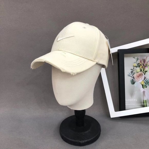 NIKE White Baseball Cap